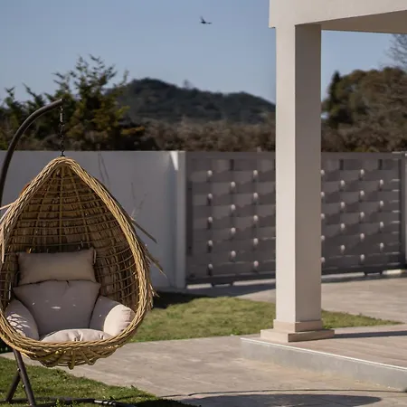 Zante Diamond Gaitani